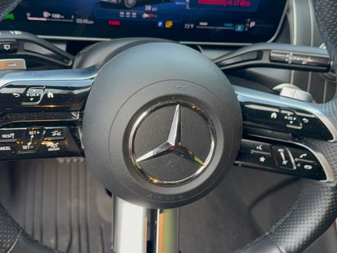 Used 2025 Mercedes-Benz GLC 300 4MATIC image 4