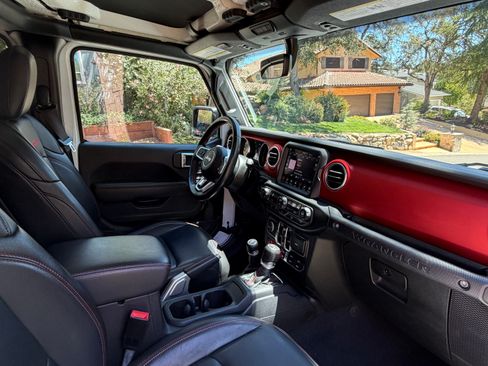 Used 2021 Jeep Wrangler Unlimited Rubicon AWD/4WD image 5