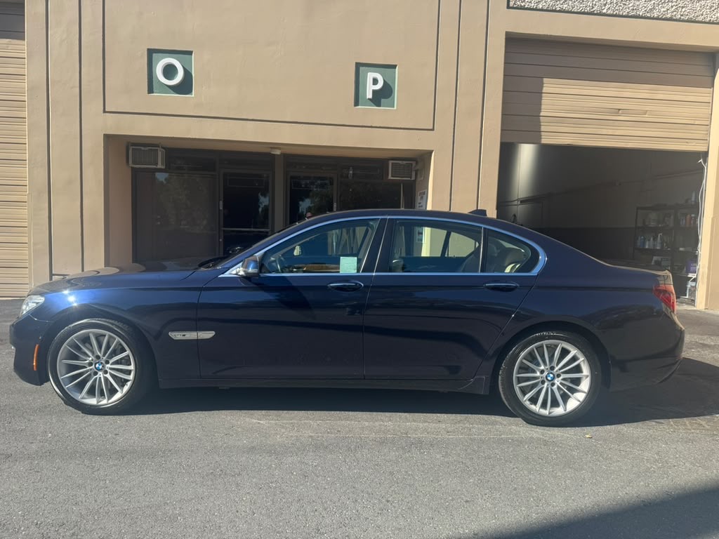 Used 2015 BMW 750i RWD image 2