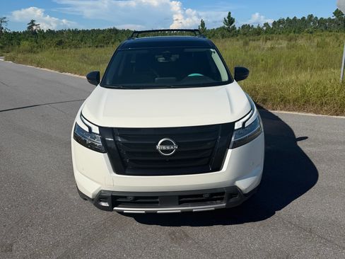 Used 2023 Nissan Pathfinder SL w/ Black Appearance Package FWD image 2