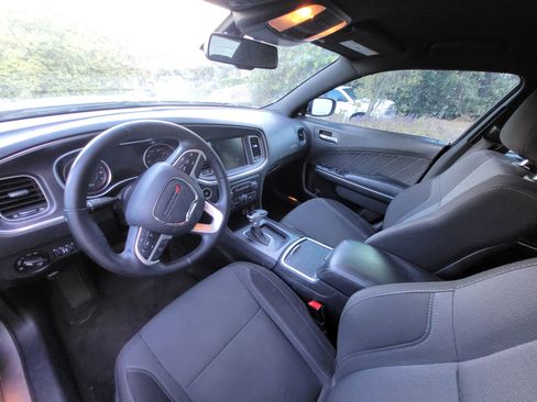 Used 2016 Dodge Charger SXT RWD image 8