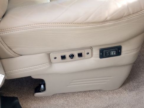 Used 2010 Chevrolet Express 1500 w/ Preferred Equipment Group image 10