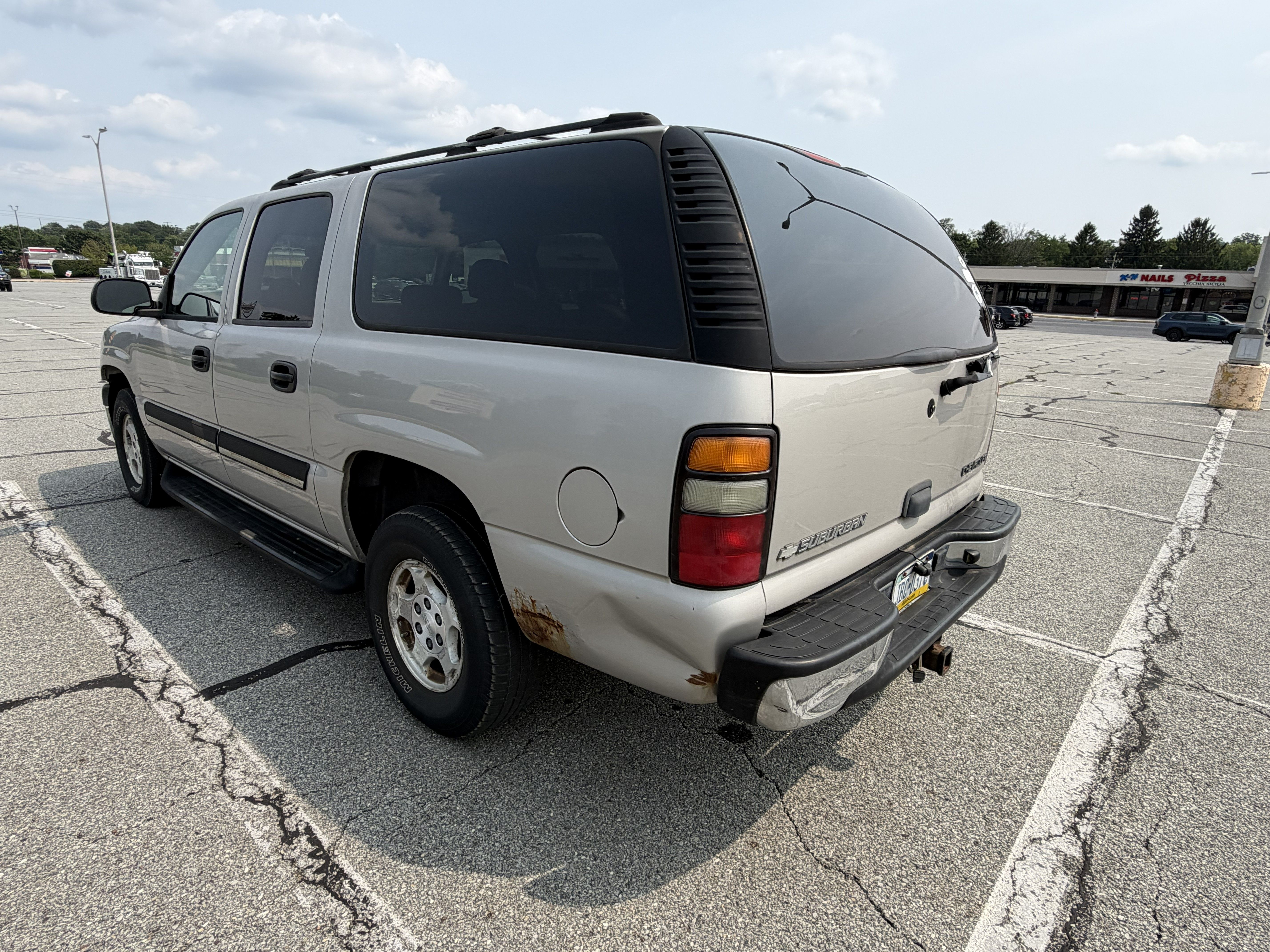 Used 2004 Chevrolet Suburban LS w/ Preferred Equipment Group AWD/4WD image 6