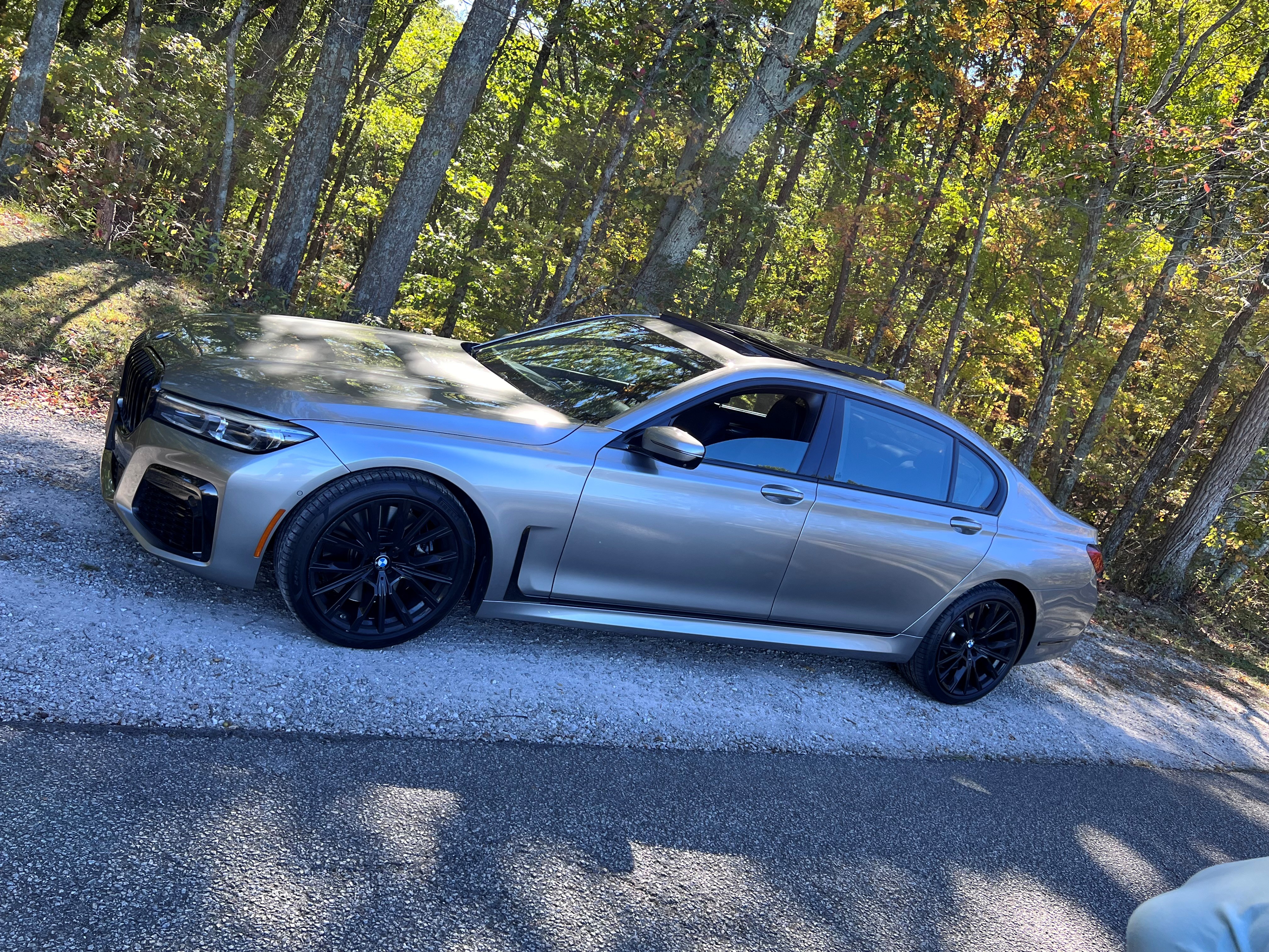 Used 2022 BMW 750i xDrive w/ Executive Package AWD/4WD image 4