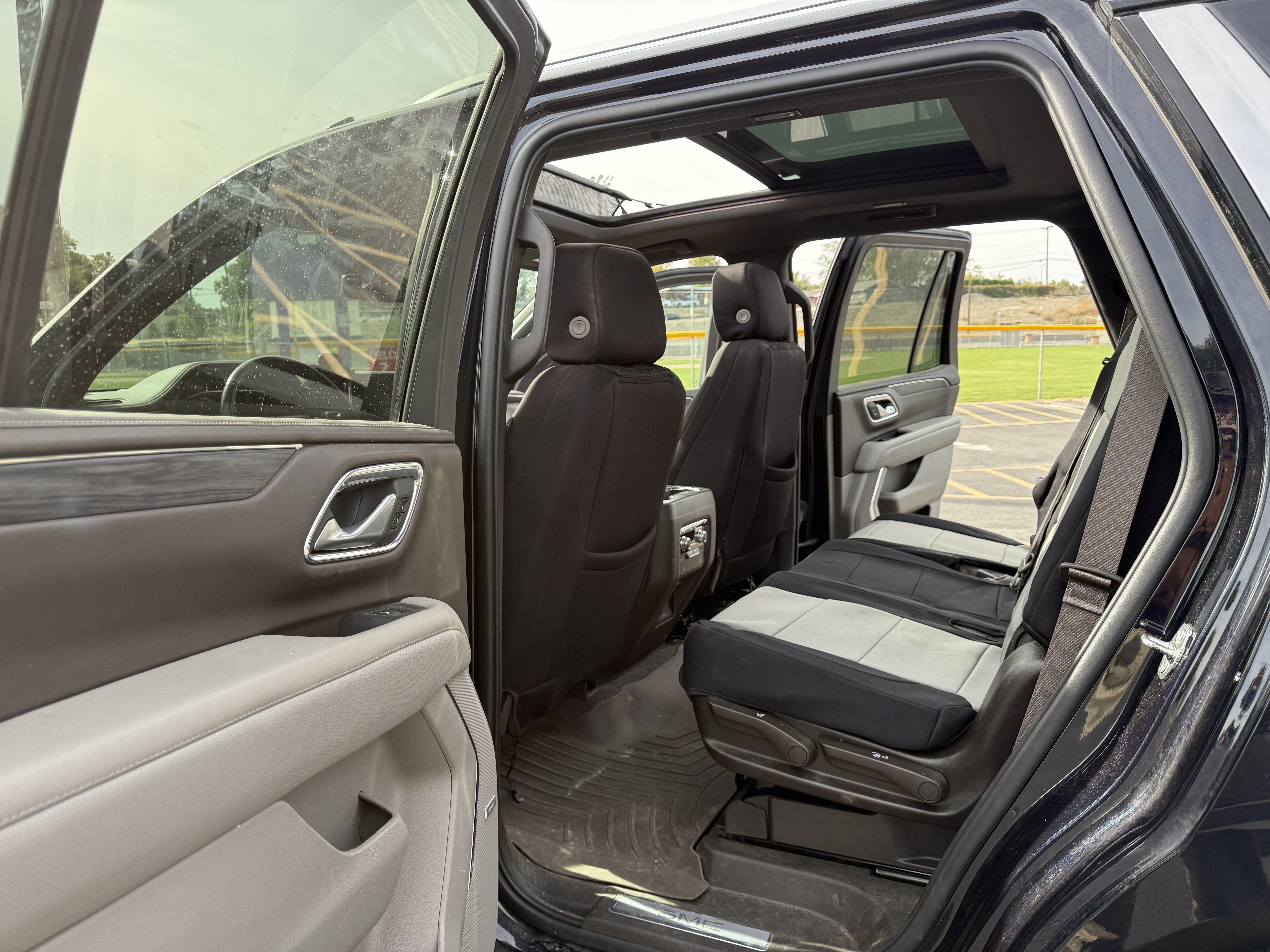 Used 2022 GMC Yukon SLT w/ SLT Premium Package AWD/4WD image 11