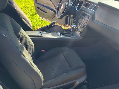 Used 2010 Ford Mustang Coupe image 10