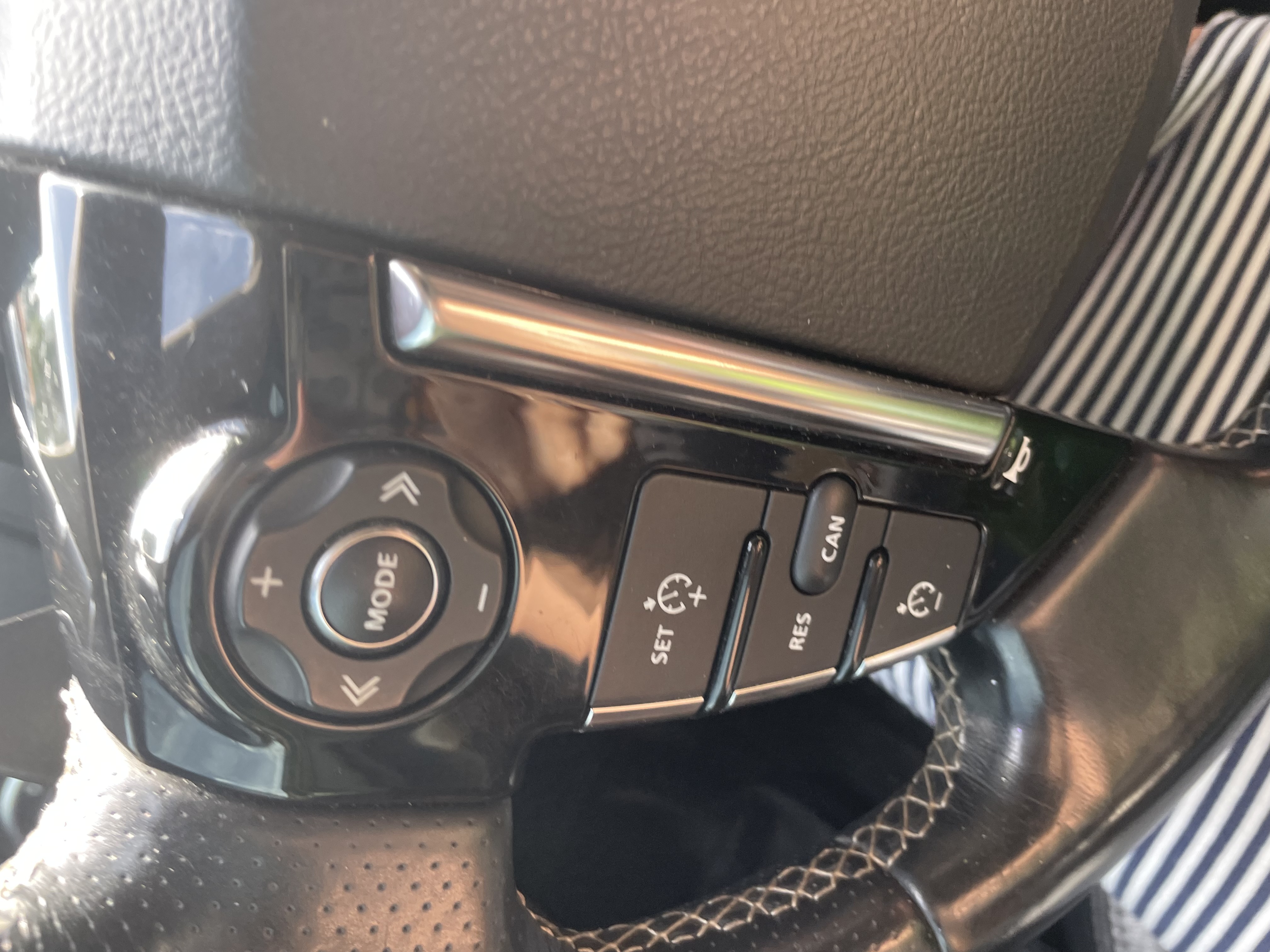 Used 2015 Land Rover LR4 HSE AWD/4WD image 9
