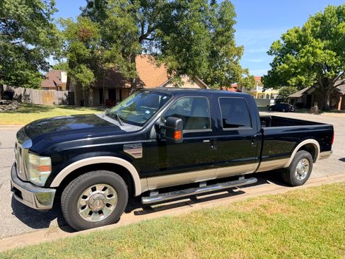 Used 2010 Ford F350 Lariat RWD image 2