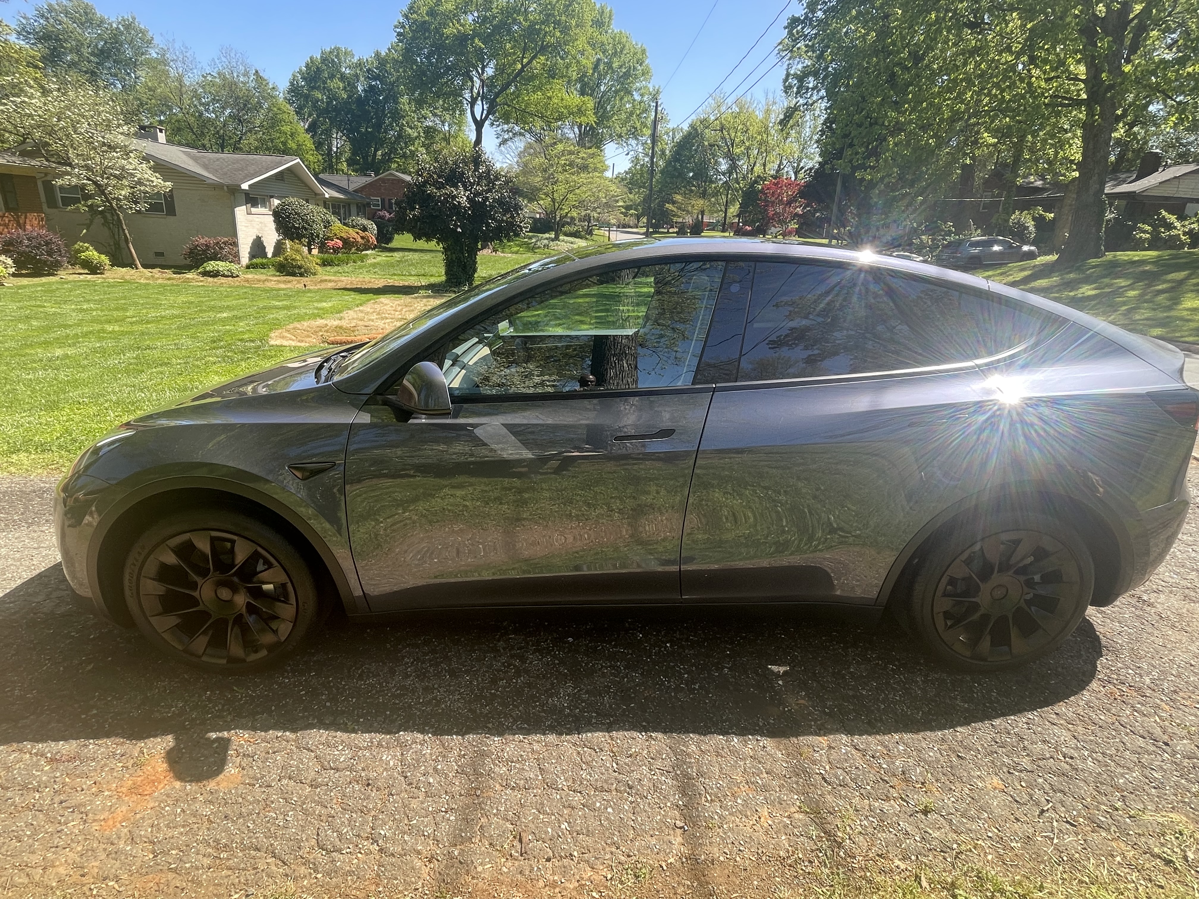Used 2023 Tesla Model Y Long Range AWD/4WD image 1