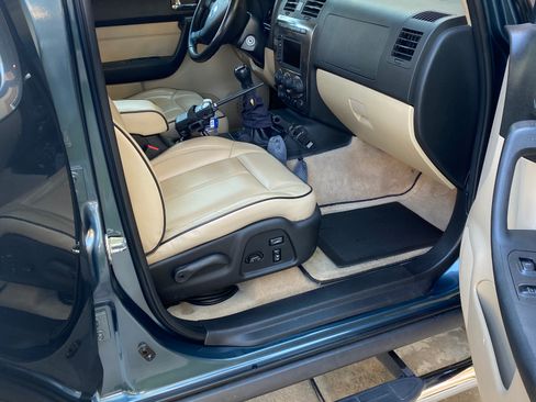 Used 2007 HUMMER H3 Luxury image 11