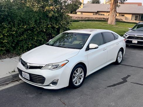 Used 2013 Toyota Avalon XLE image 1