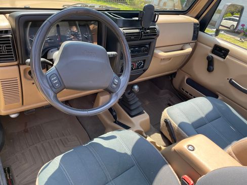 Used 1999 Jeep Wrangler Sahara image 9