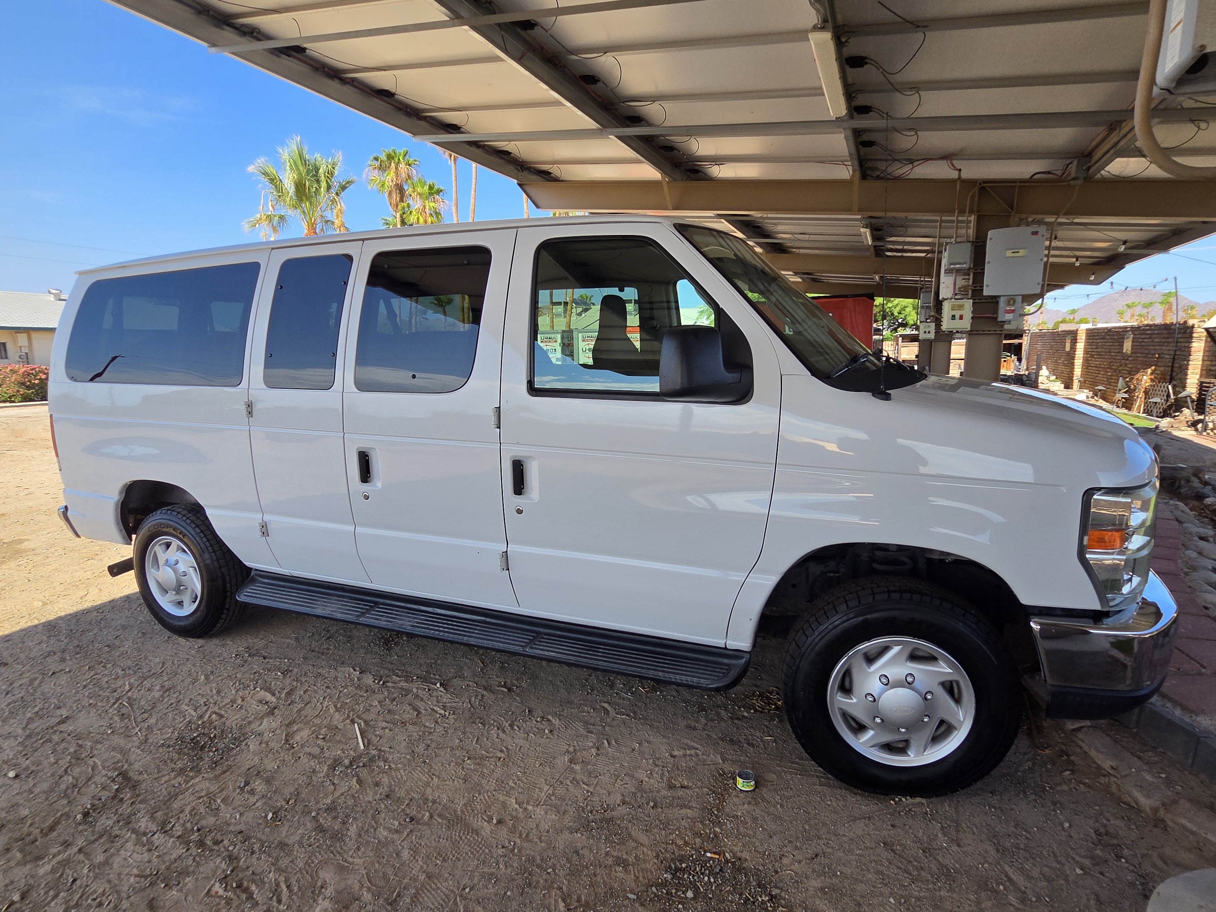 Used 2014 Ford E-350 and Econoline 350 XLT RWD image 2