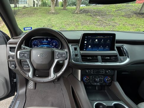 Used 2022 Chevrolet Suburban Z71 w/ Luxury Package AWD/4WD image 10