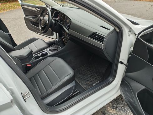 Used 2021 Volkswagen Jetta SE image 14