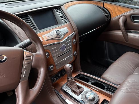 Used 2016 INFINITI QX80 Limited image 10