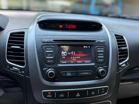 Used 2015 Kia Sorento LX image 5