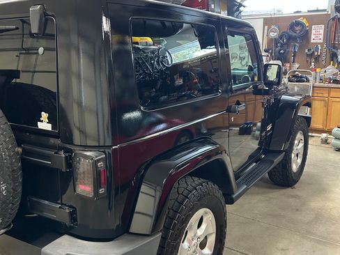 Used 2010 Jeep Wrangler Sahara w/ Dual Top Group AWD/4WD image 8
