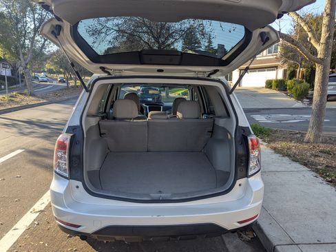 Used 2011 Subaru Forester 2.5X Premium image 8