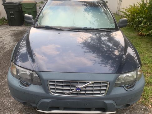 Used 2002 Volvo V70 Cross Country AWD/4WD image 2
