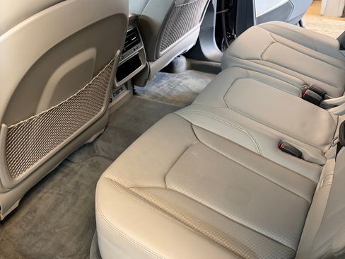 Used 2019 Audi Q8 Prestige image 15