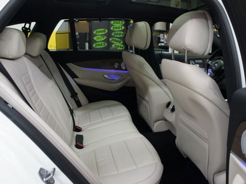 Used 2017 Mercedes-Benz E 400 4MATIC Wagon image 29