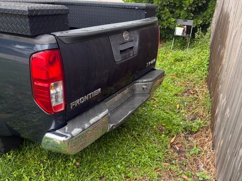 Used 2018 Nissan Frontier SV AWD/4WD image 9