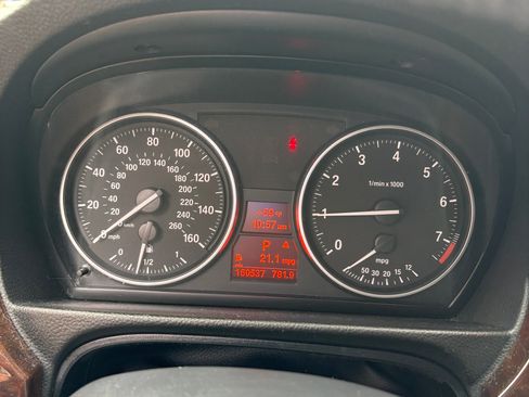 Used 2011 BMW 328i xDrive Sedan AWD/4WD image 6