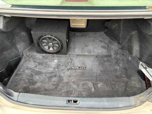 Used 2001 Toyota Avalon XLS image 9