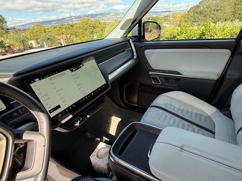 Used 2023 Rivian R1S Adventure image 6