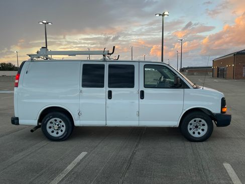Used 2013 Chevrolet Express 1500 image 4