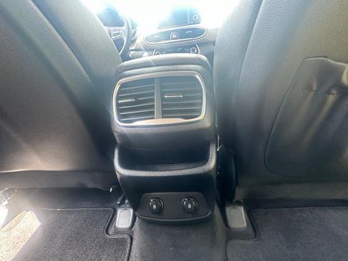 Used 2019 Hyundai Santa Fe Limited image 17