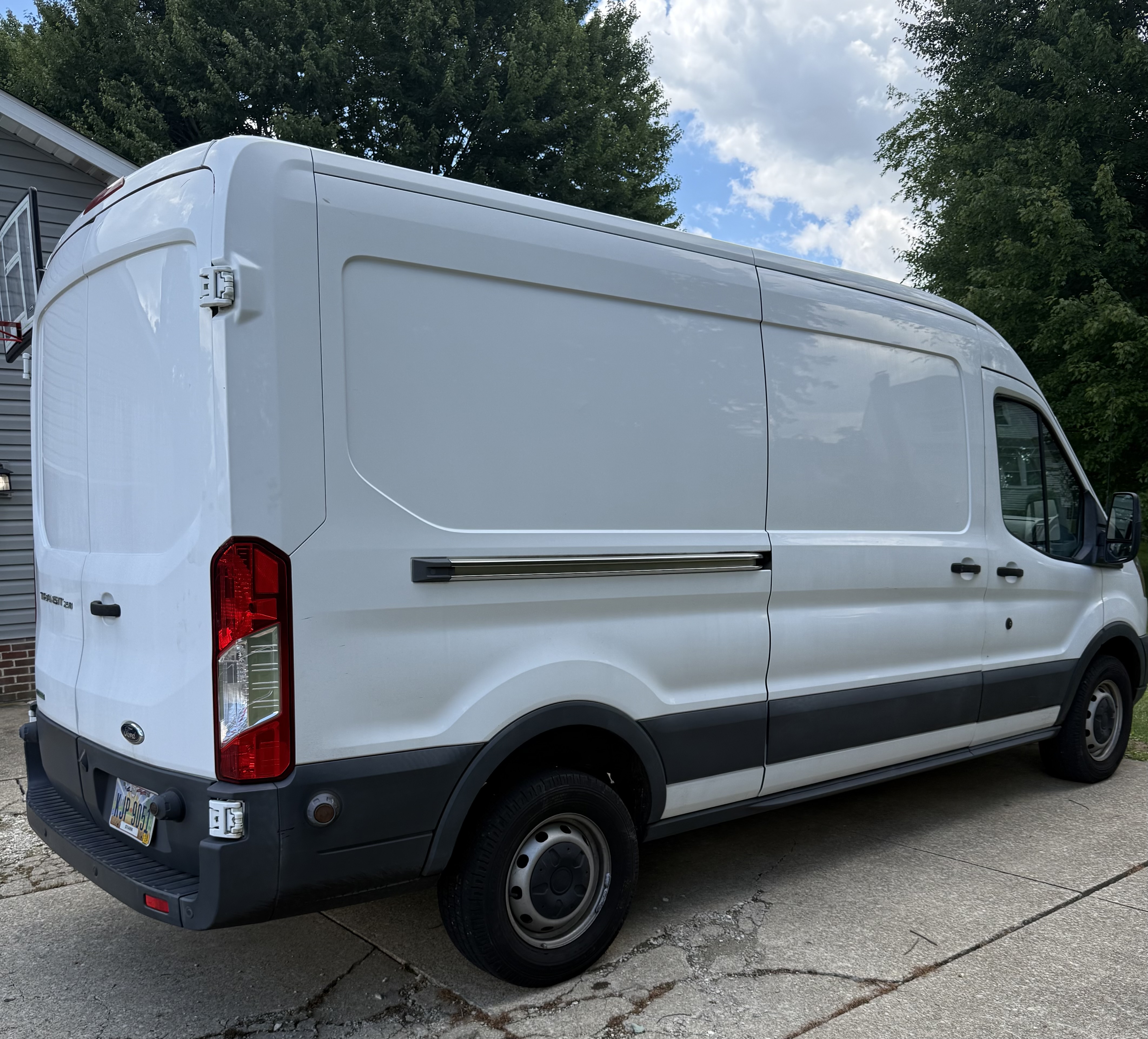 Used 2015 Ford Transit 250 148 Medium Roof RWD image 2