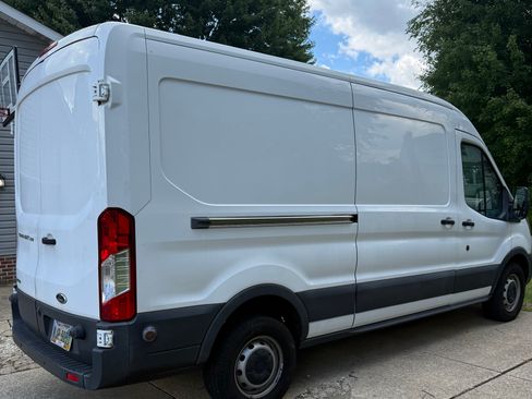 Used 2015 Ford Transit 250 148 Medium Roof RWD image 2