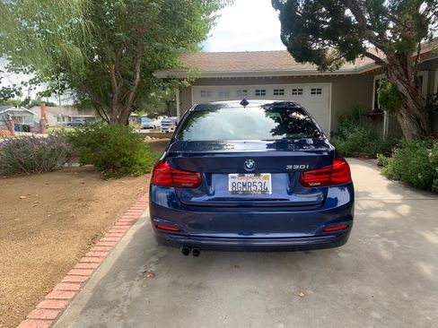Used 2018 BMW 330i Sedan w/ Shadow Sport Edition image 4