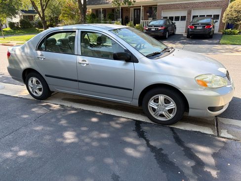 Used 2007 Toyota Corolla CE w/ Upgrade Pkg FWD image 2
