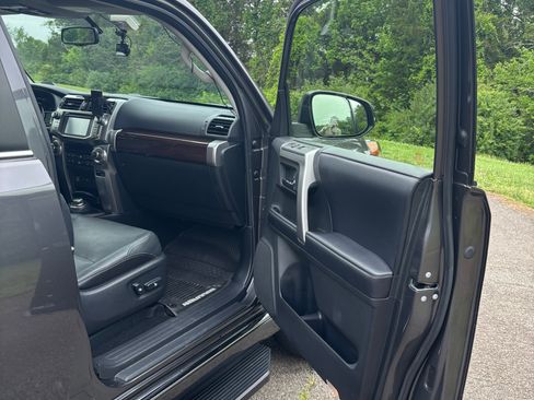 Used 2018 Toyota 4Runner Limited AWD/4WD image 11