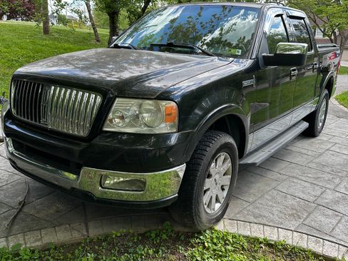Used 2006 Lincoln Mark LT 4x4 image 2