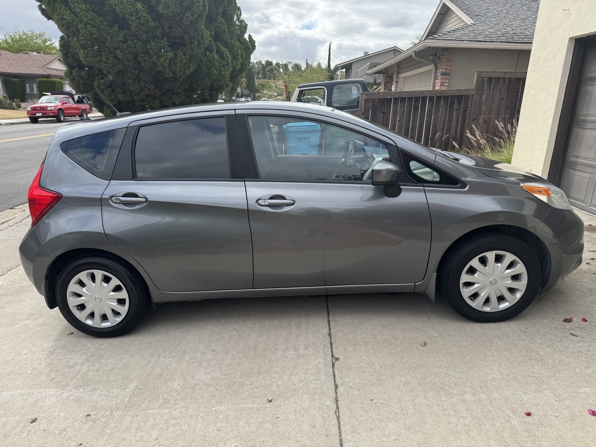Used 2016 Nissan Versa Note SV FWD image 12
