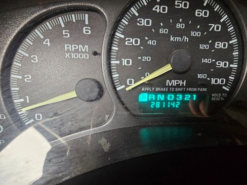 Used 2001 Chevrolet Silverado 2500 2WD Regular Cab image 10