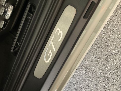 Used 2016 Porsche 911 GT3 image 21