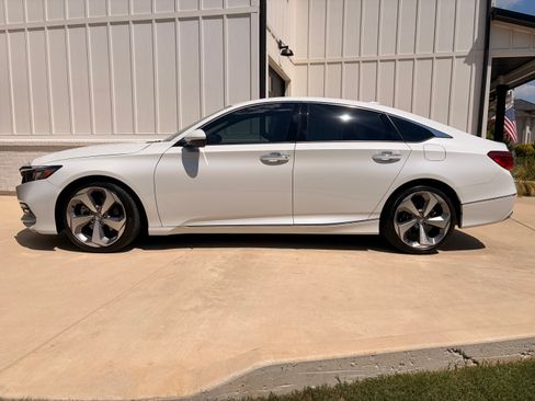 Used 2020 Honda Accord Touring image 10