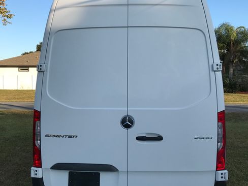 Used 2022 Mercedes-Benz Sprinter 2500 image 8