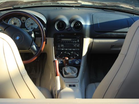 Used 2000 MAZDA MX-5 Miata image 12