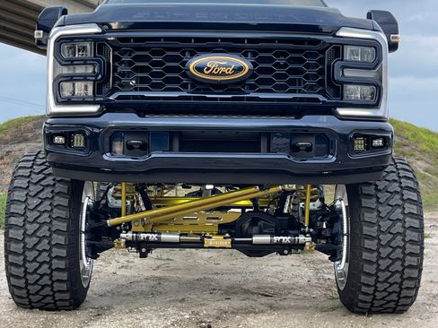 Used 2023 Ford F250 Lariat w/ Sport Appearance Package image 8