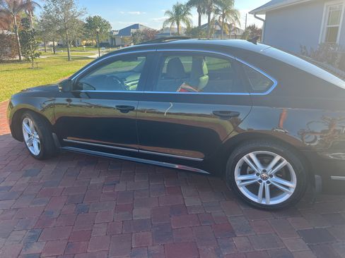 Used 2015 Volkswagen Passat TDI SEL Premium image 4