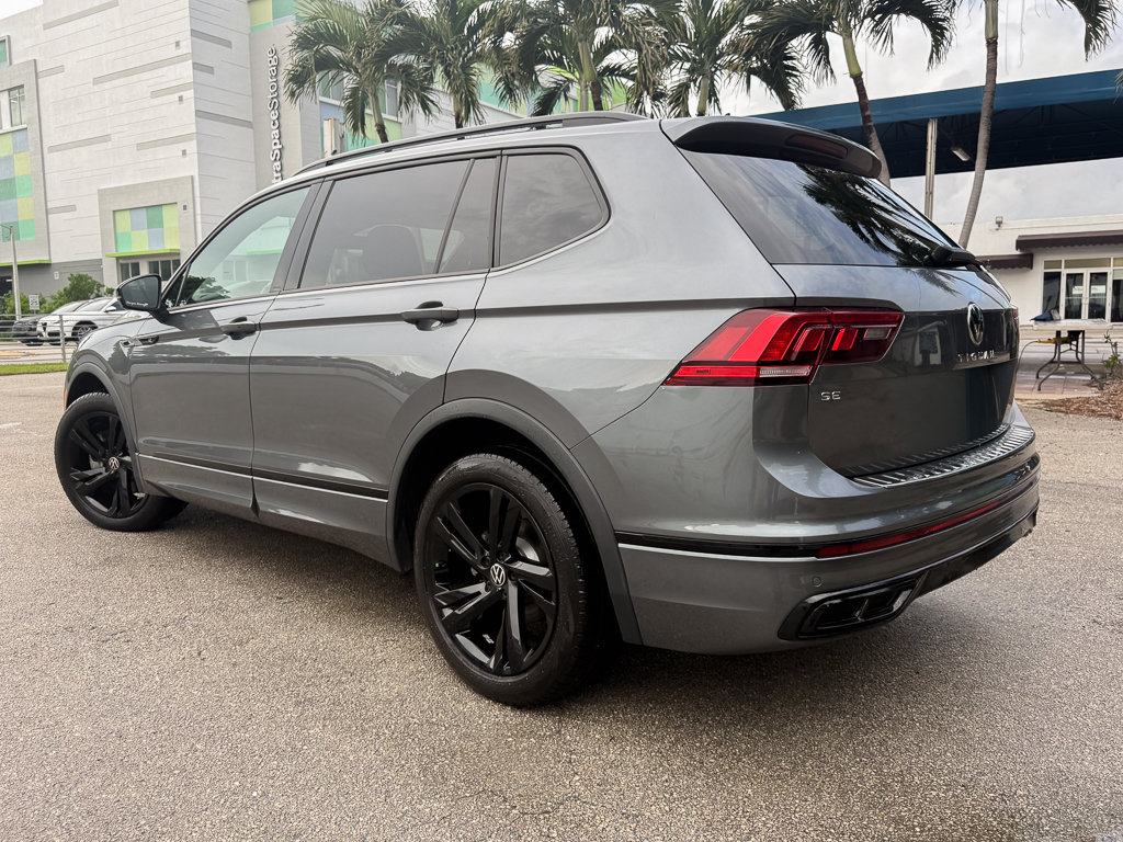 Used 2024 Volkswagen Tiguan SE R-Line FWD image 10