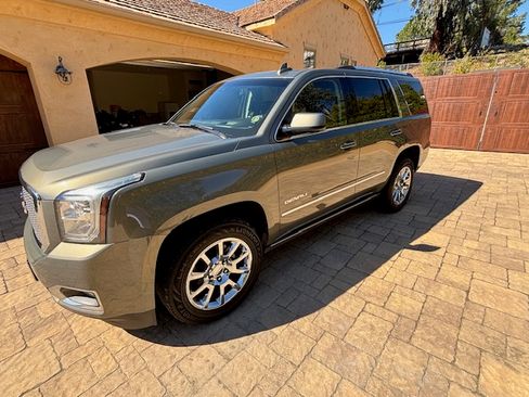 Used 2017 GMC Yukon Denali w/ Open Road Package image 2
