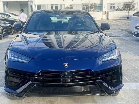 Used 2023 Lamborghini Urus S image 1