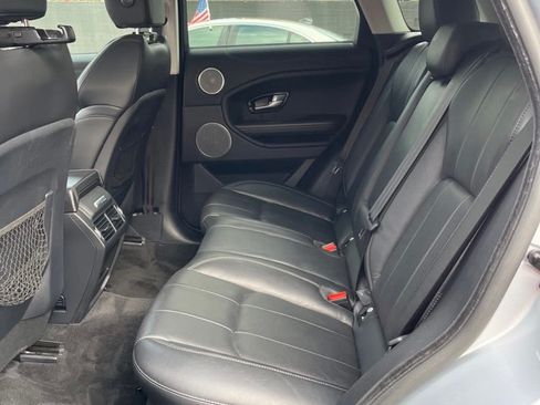 Used 2019 Land Rover Range Rover Evoque SE image 12